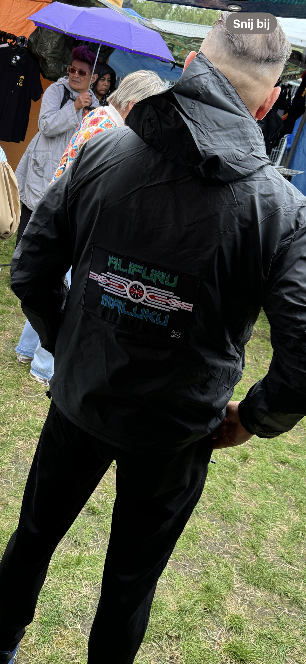 Regenjas Alifuru Maluku